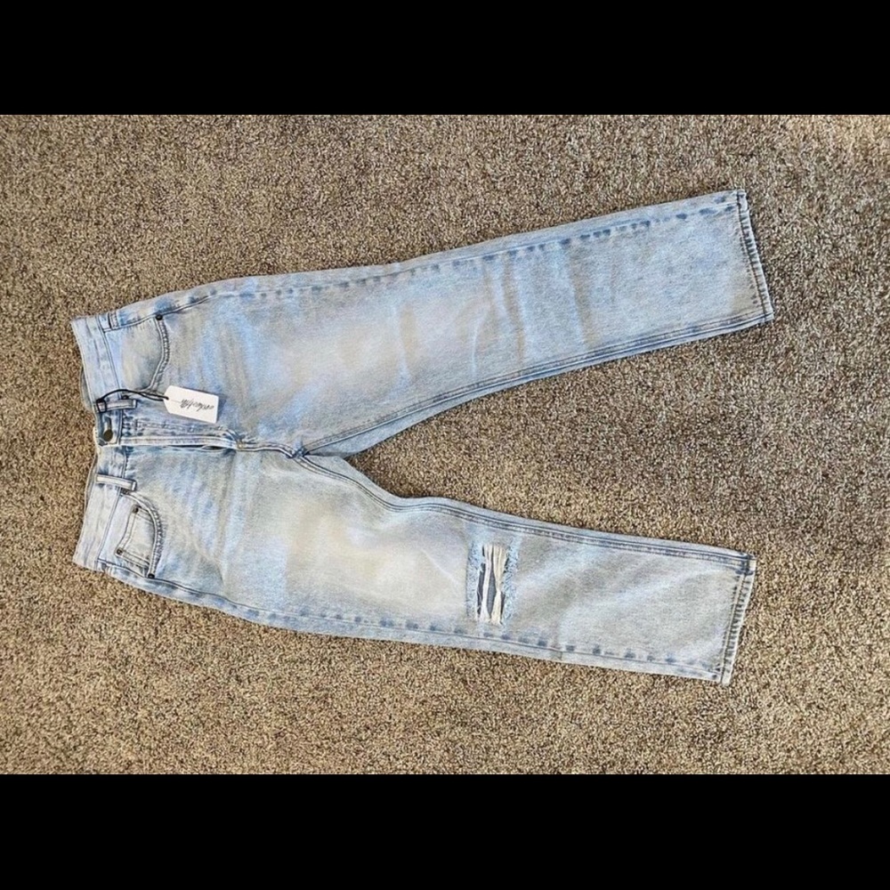 On twelfth jeans size 27. Brand new.